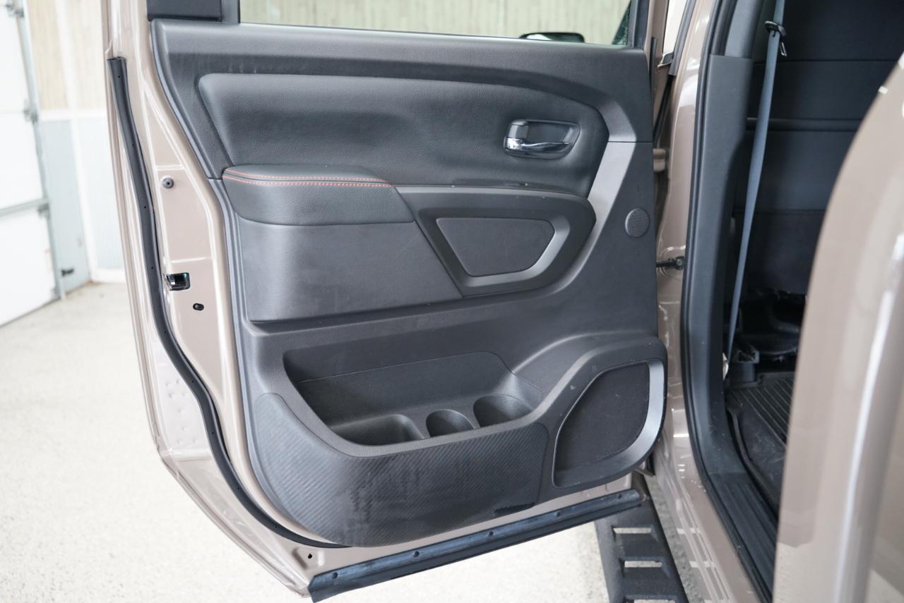 Nissan Titan 4x4 Crew Cab PRO-4X 2023