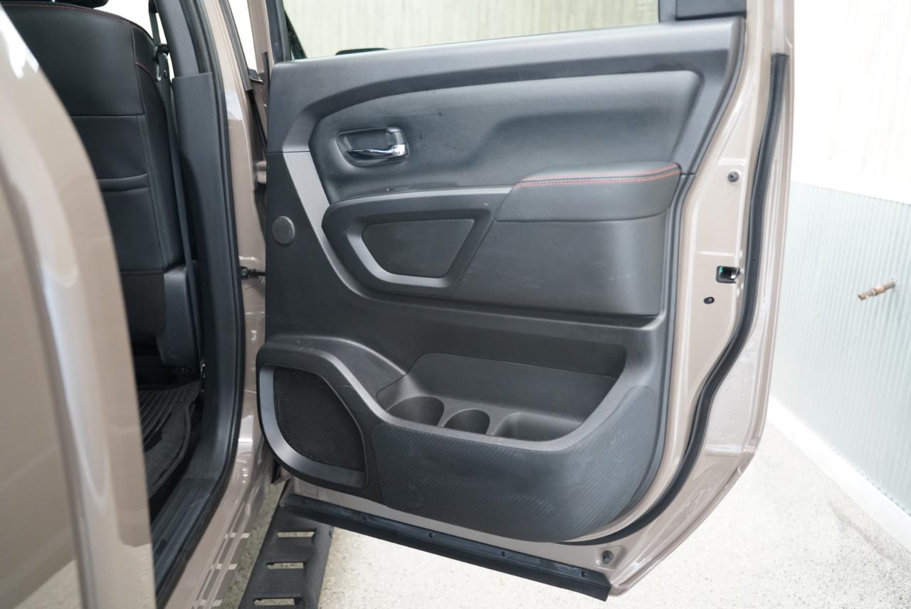Nissan Titan 4x4 Crew Cab PRO-4X 2023