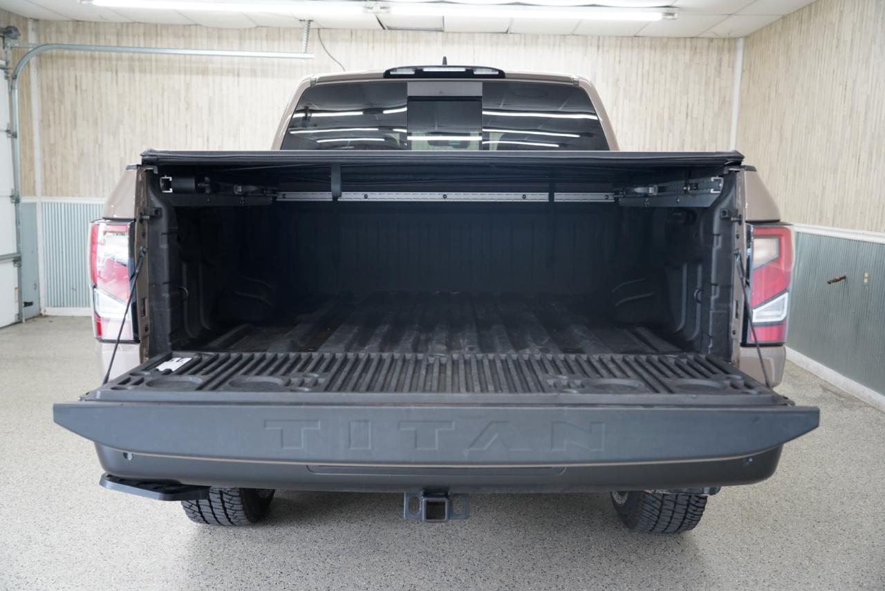 Nissan Titan 4x4 Crew Cab PRO-4X 2023