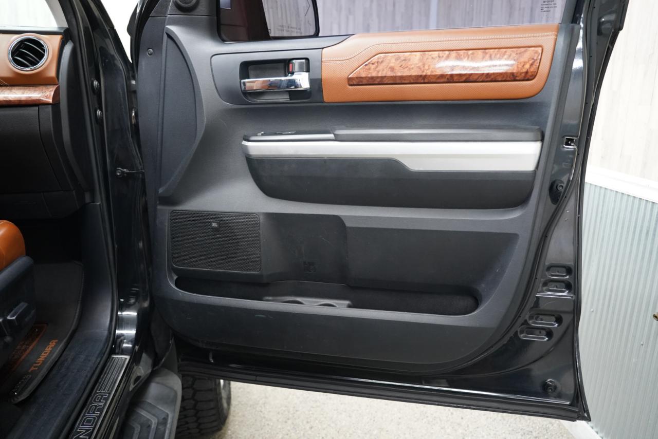 Toyota Tundra 4WD Truck  2014