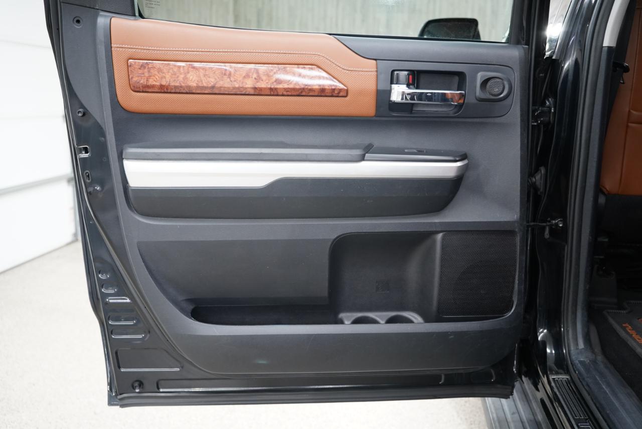 Toyota Tundra 4WD Truck  2014