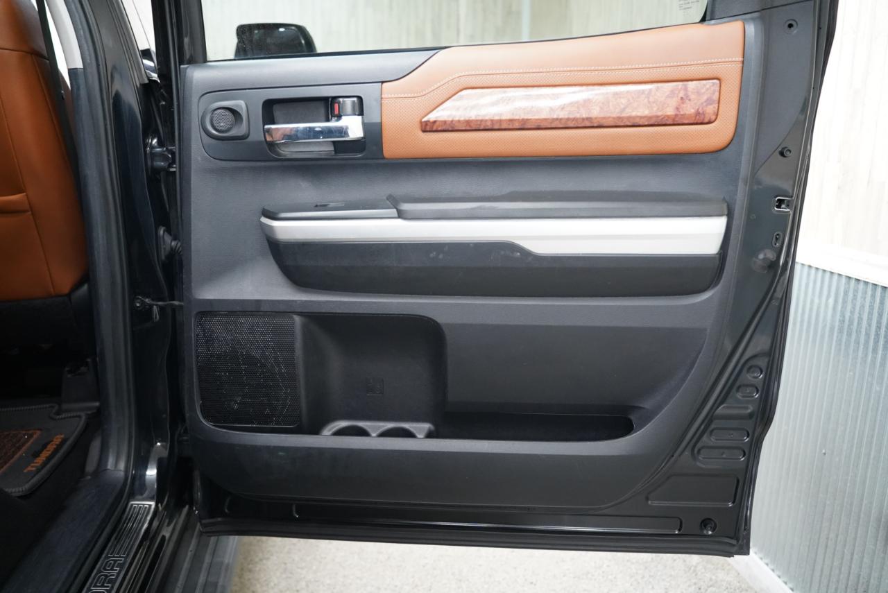 Toyota Tundra 4WD Truck  2014