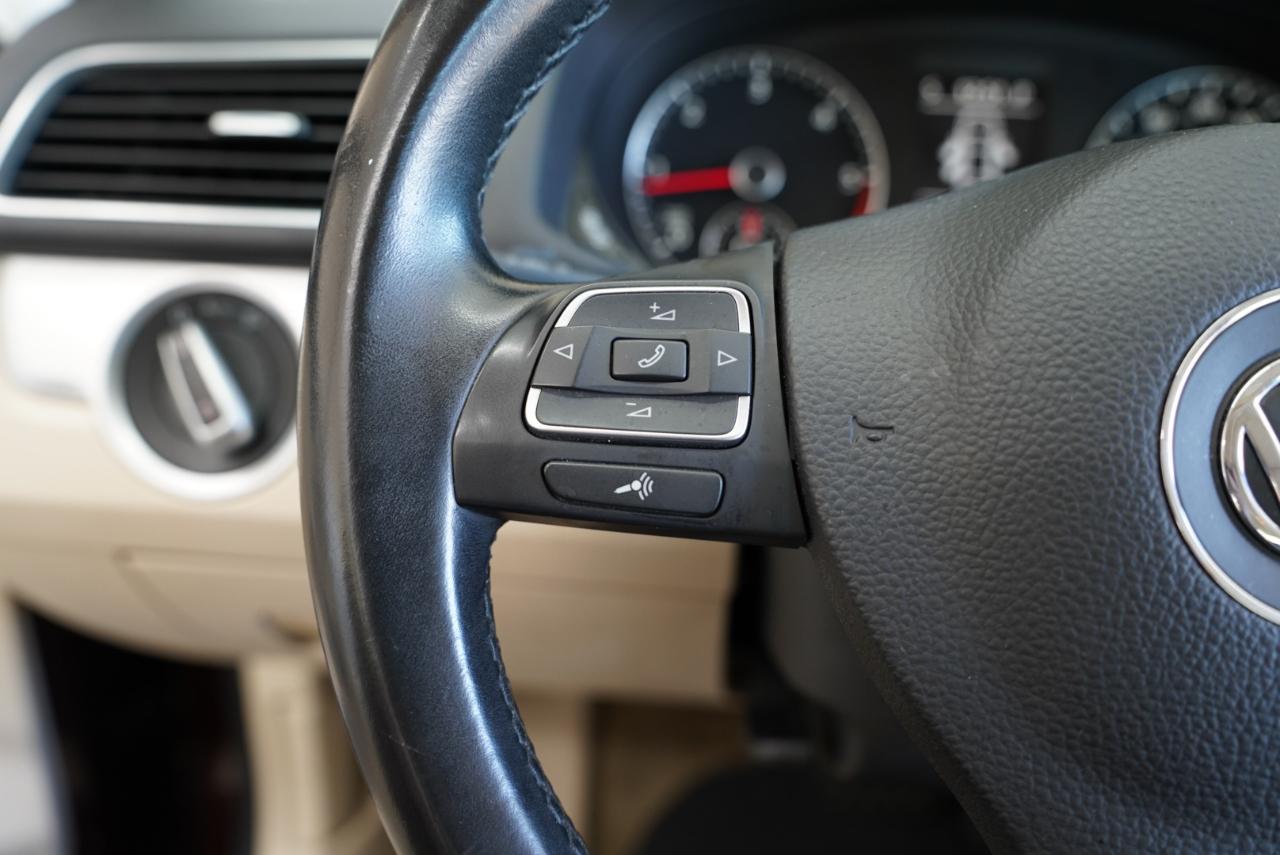 Volkswagen Passat 4dr Sdn 2.0L Manual TDI SE 2013