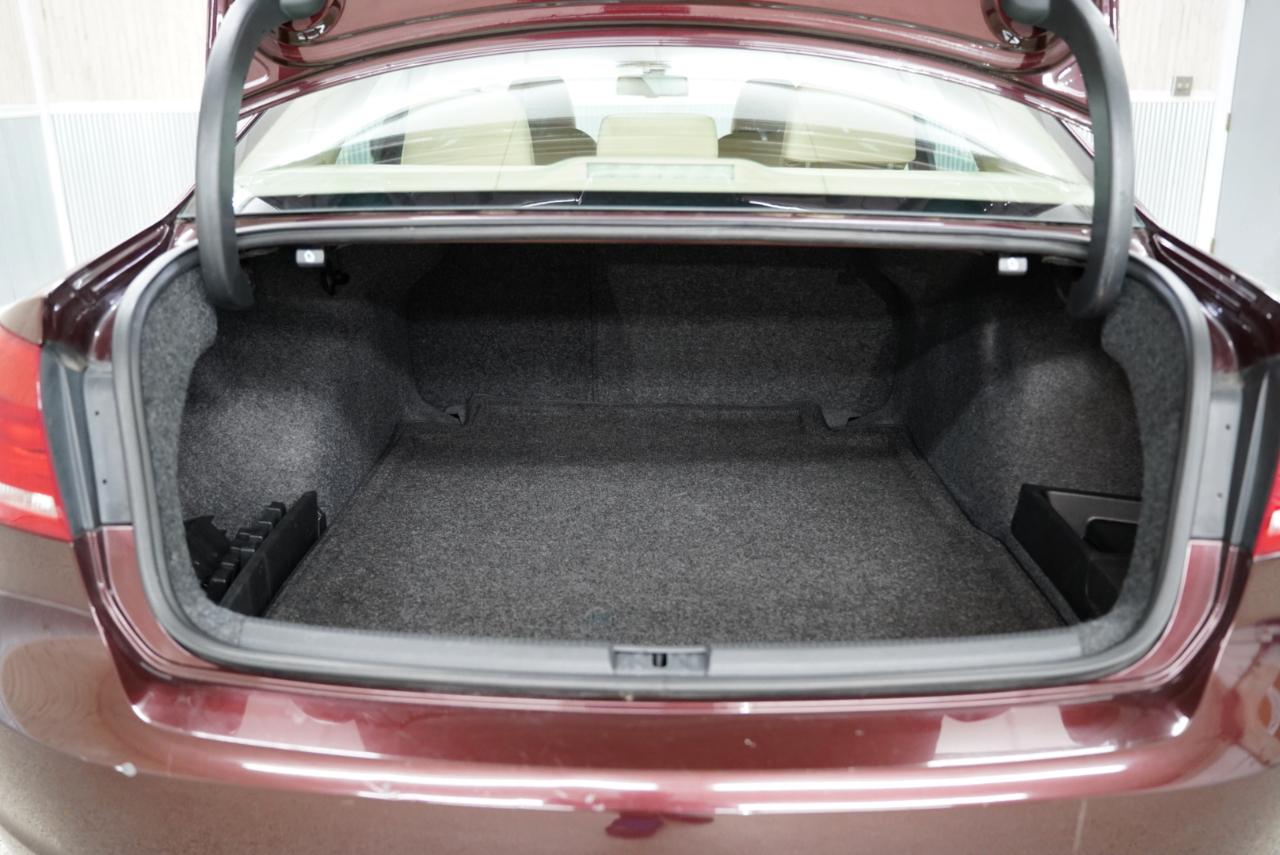 Volkswagen Passat 4dr Sdn 2.0L Manual TDI SE 2013