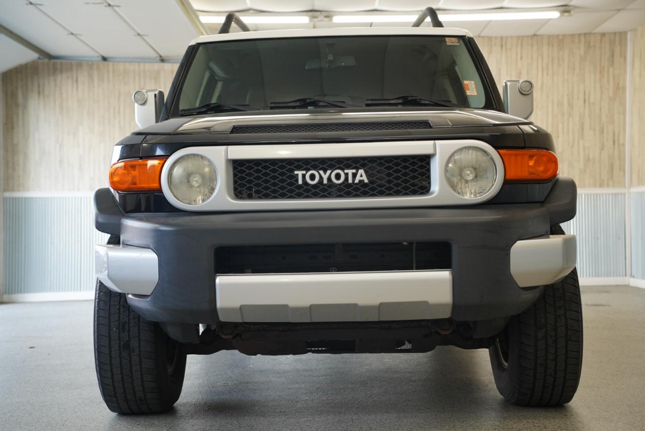 Toyota FJ Cruiser  2012