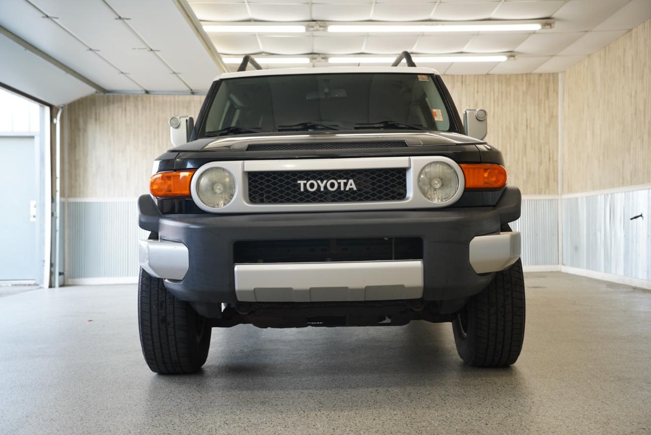 Toyota FJ Cruiser  2012