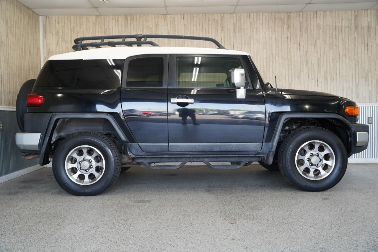 Toyota FJ Cruiser  2012