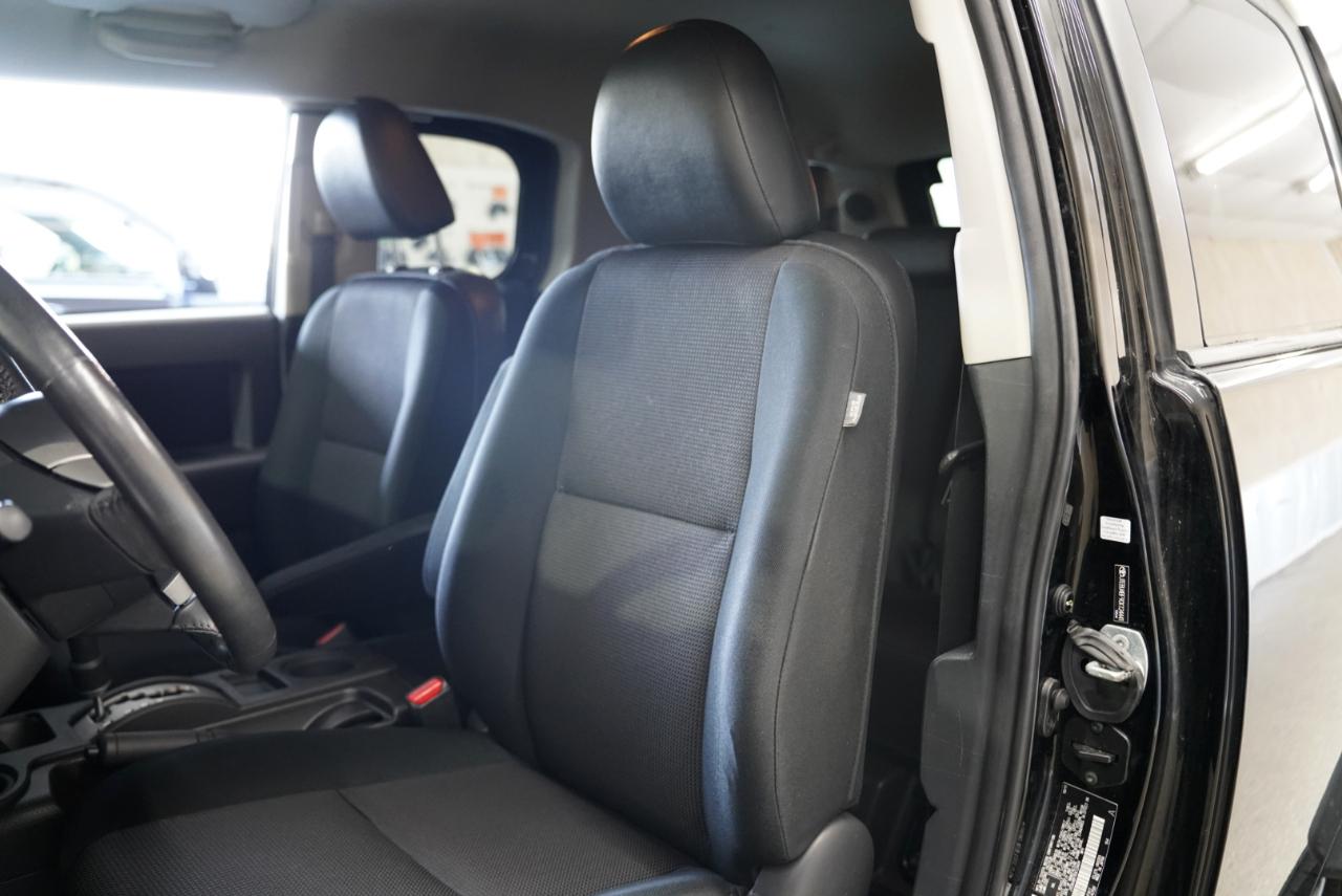 Toyota FJ Cruiser  2012