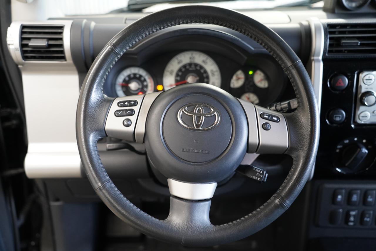 Toyota FJ Cruiser  2012