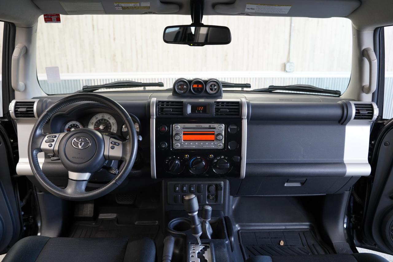 Toyota FJ Cruiser  2012