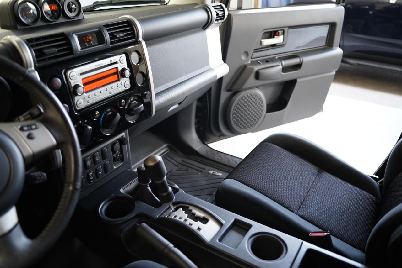 Toyota FJ Cruiser  2012