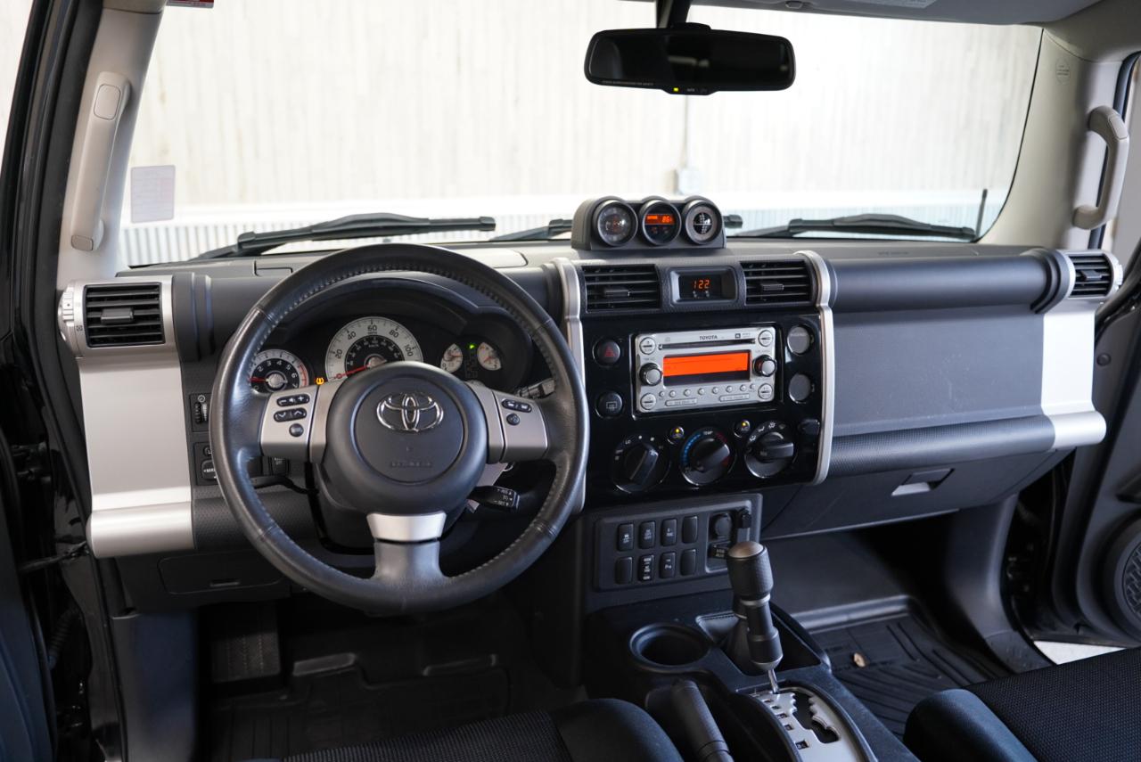 Toyota FJ Cruiser  2012