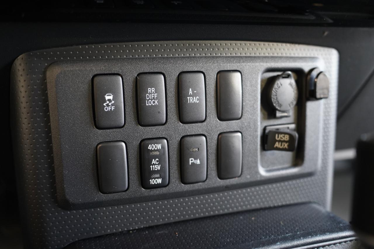 Toyota FJ Cruiser  2012