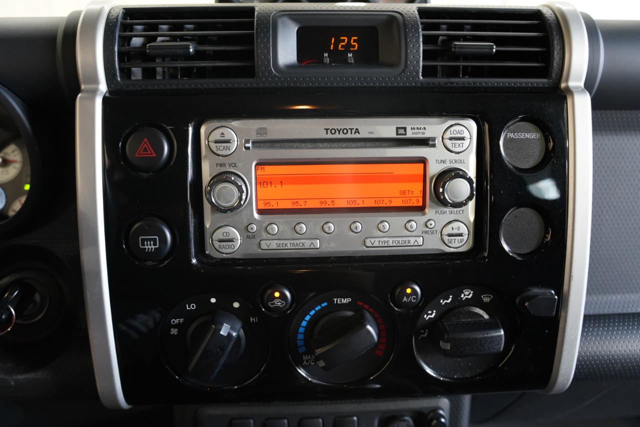 Toyota FJ Cruiser  2012
