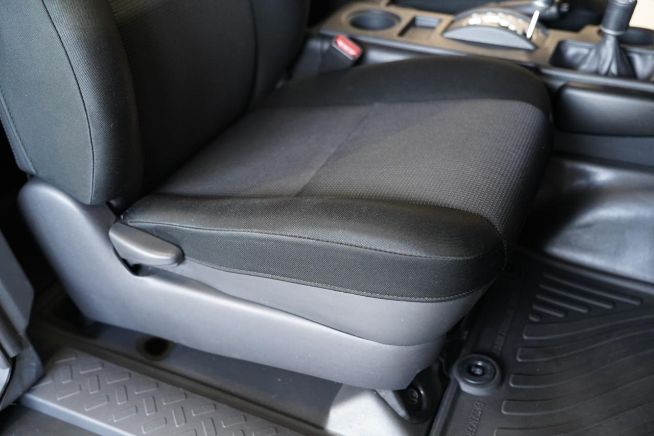 Toyota FJ Cruiser  2012