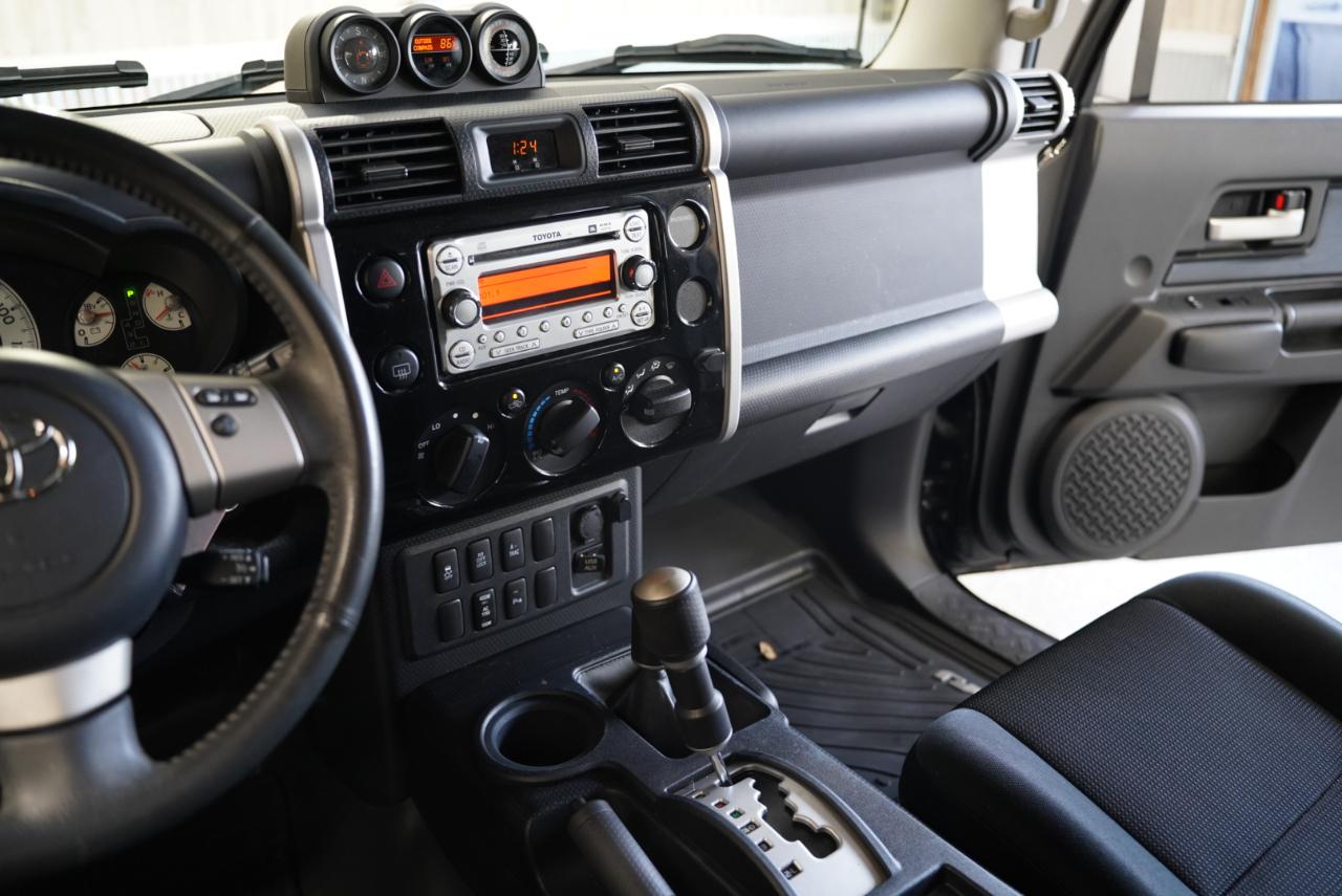 Toyota FJ Cruiser  2012