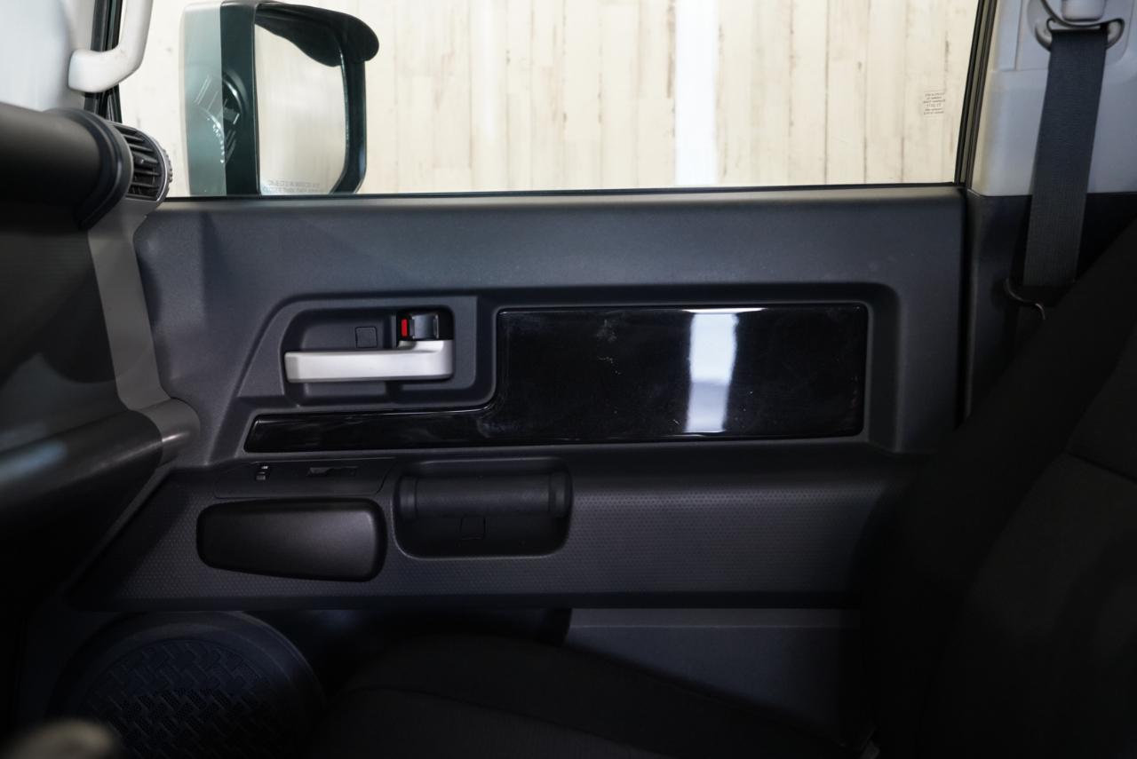 Toyota FJ Cruiser  2012