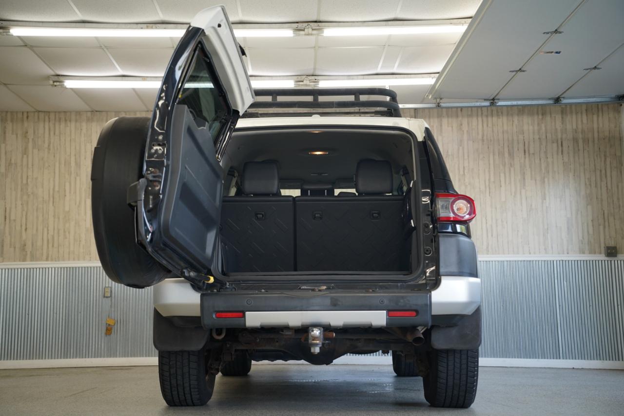 Toyota FJ Cruiser  2012