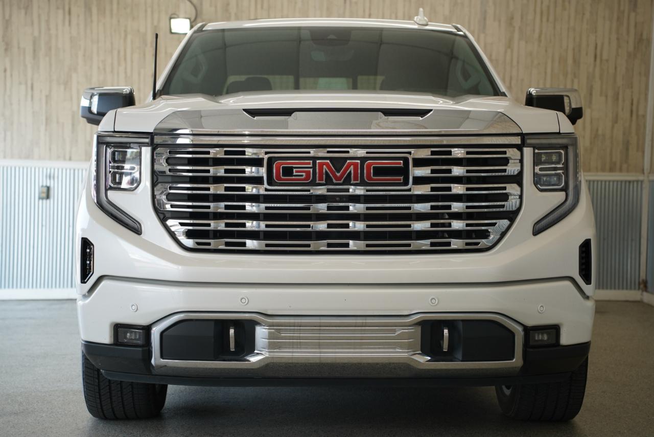 GMC Sierra 1500 4WD Crew Cab 147" Denali 2023