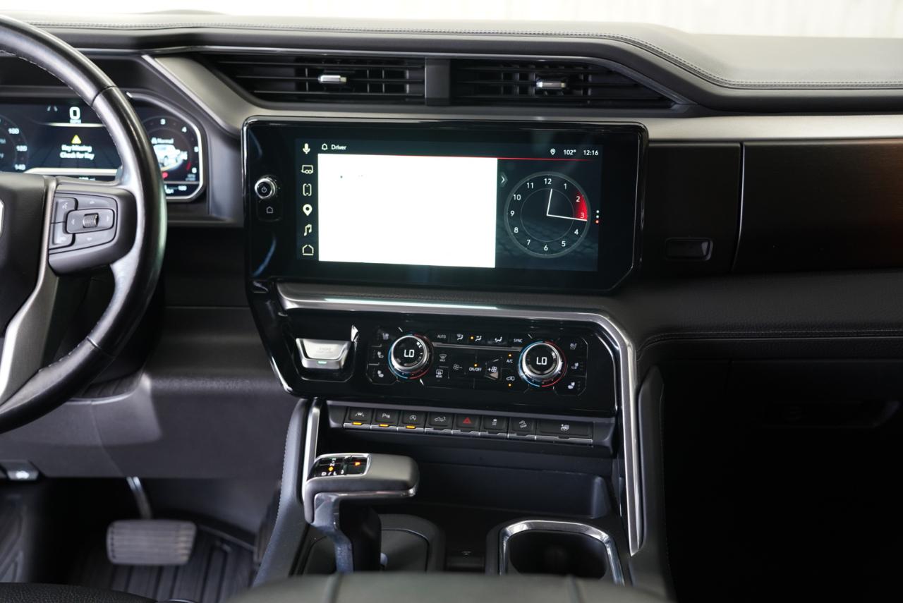 GMC Sierra 1500 4WD Crew Cab 147" Denali 2023