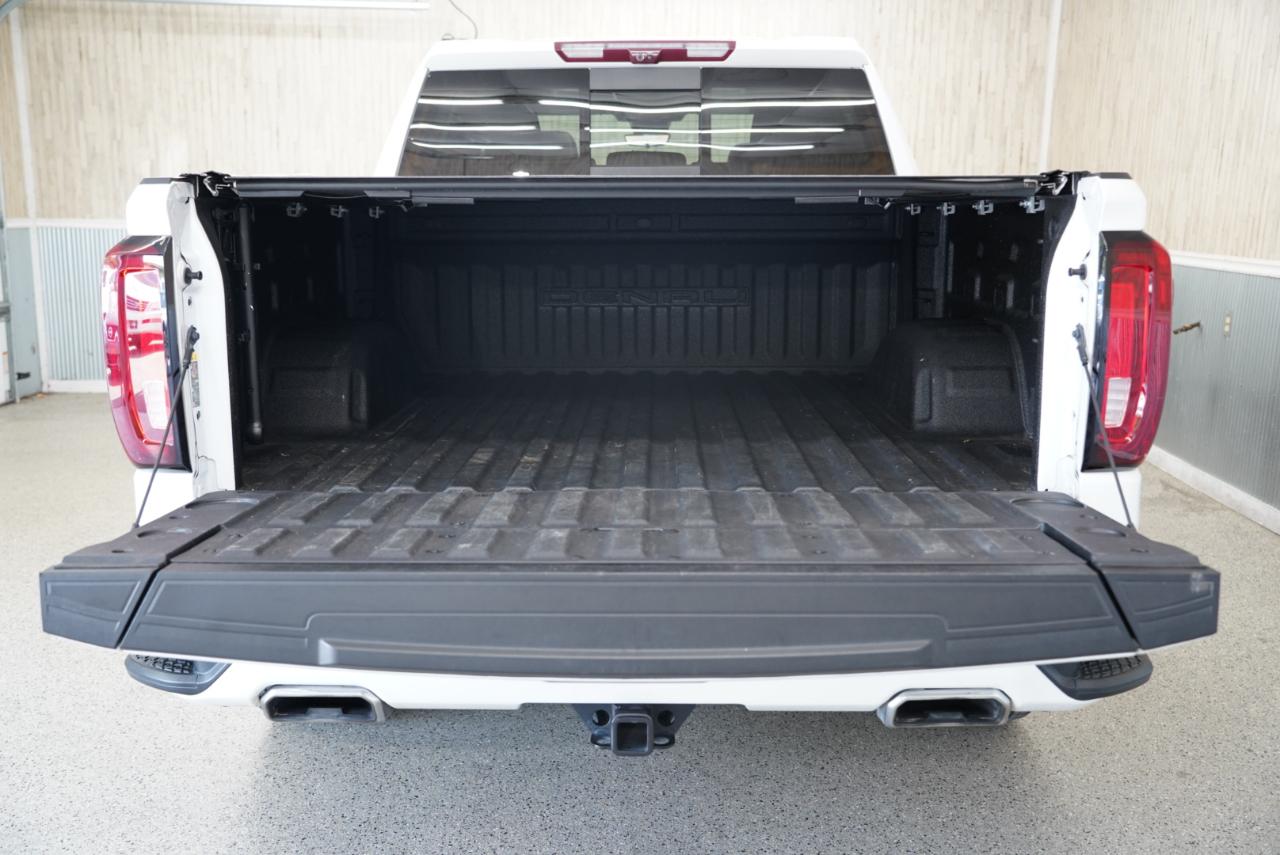 GMC Sierra 1500 4WD Crew Cab 147" Denali 2023