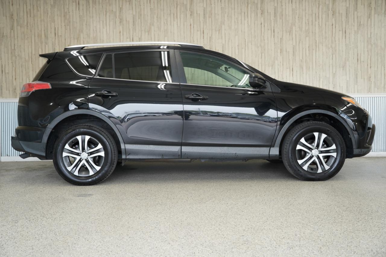 Toyota RAV4 AWD 4dr LE (Natl) 2016