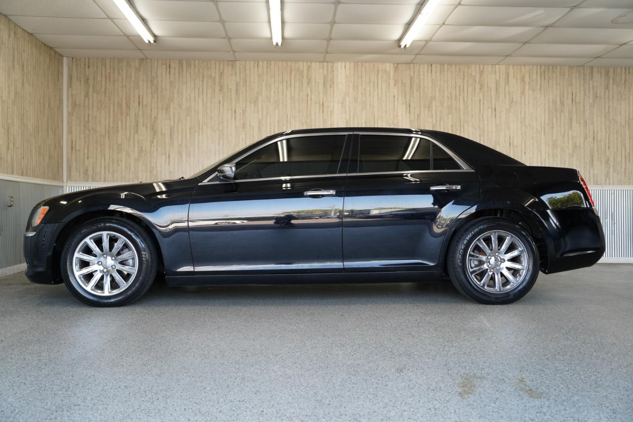 Chrysler 300 4dr Sdn Limited RWD 2011