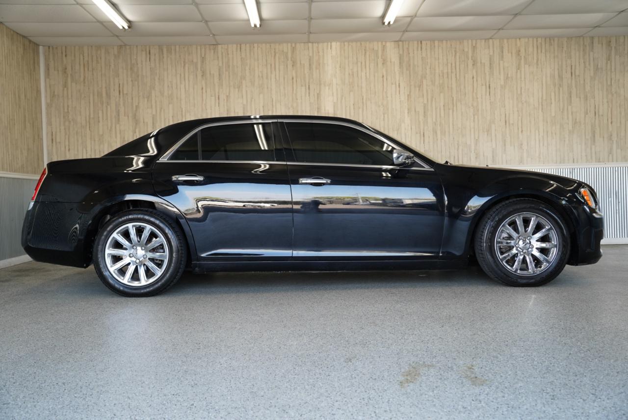 Chrysler 300 4dr Sdn Limited RWD 2011