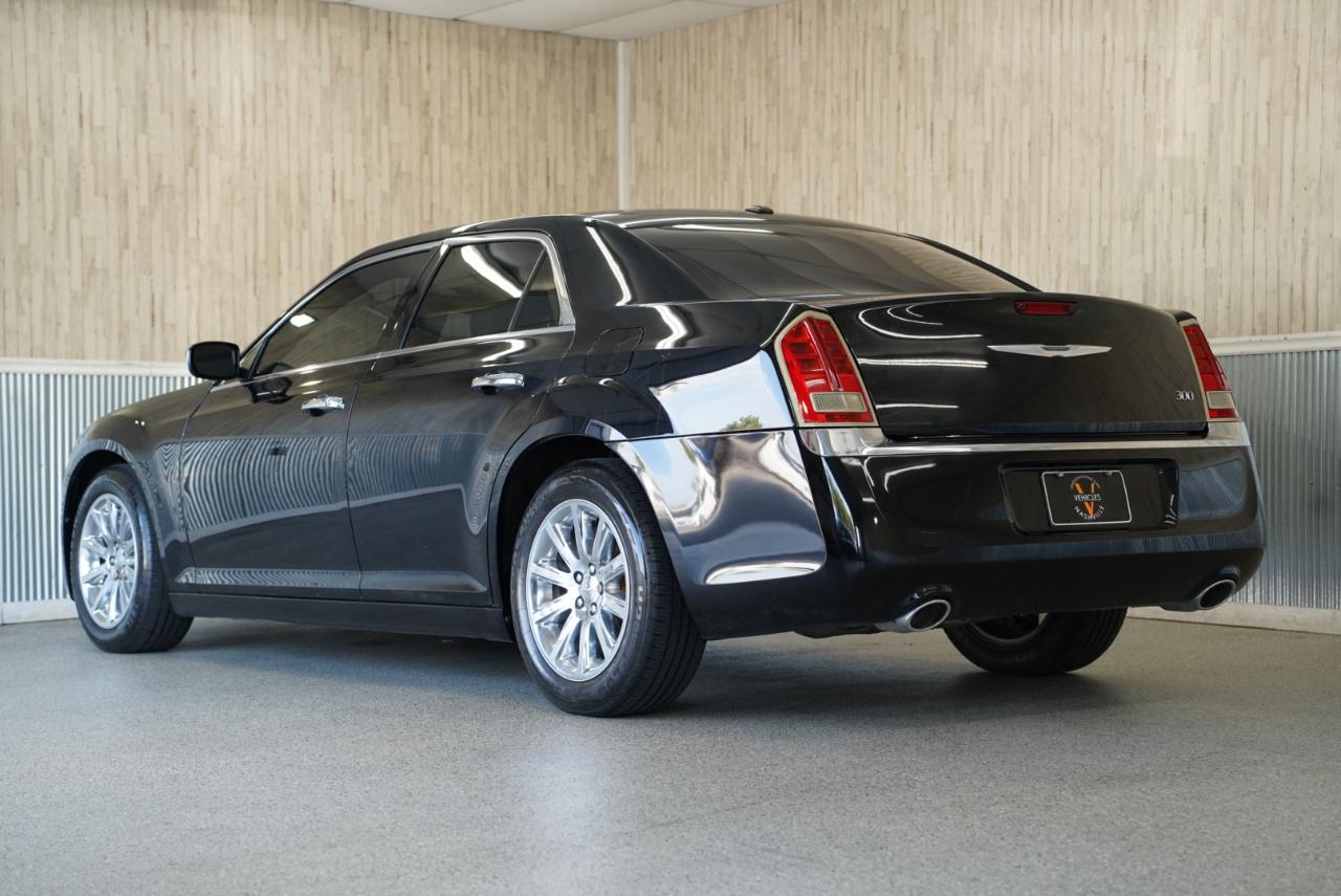 Chrysler 300 4dr Sdn Limited RWD 2011