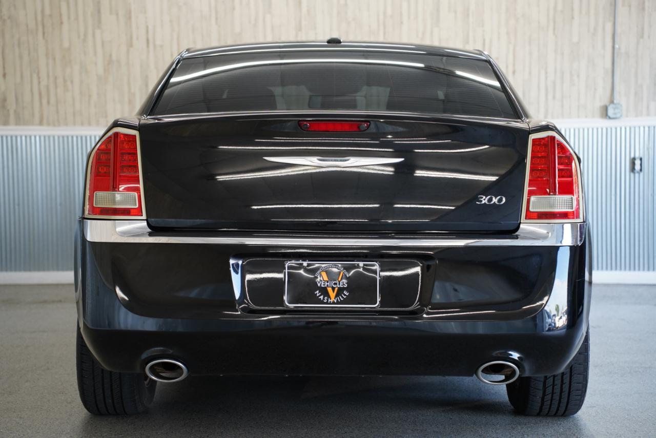 Chrysler 300 4dr Sdn Limited RWD 2011