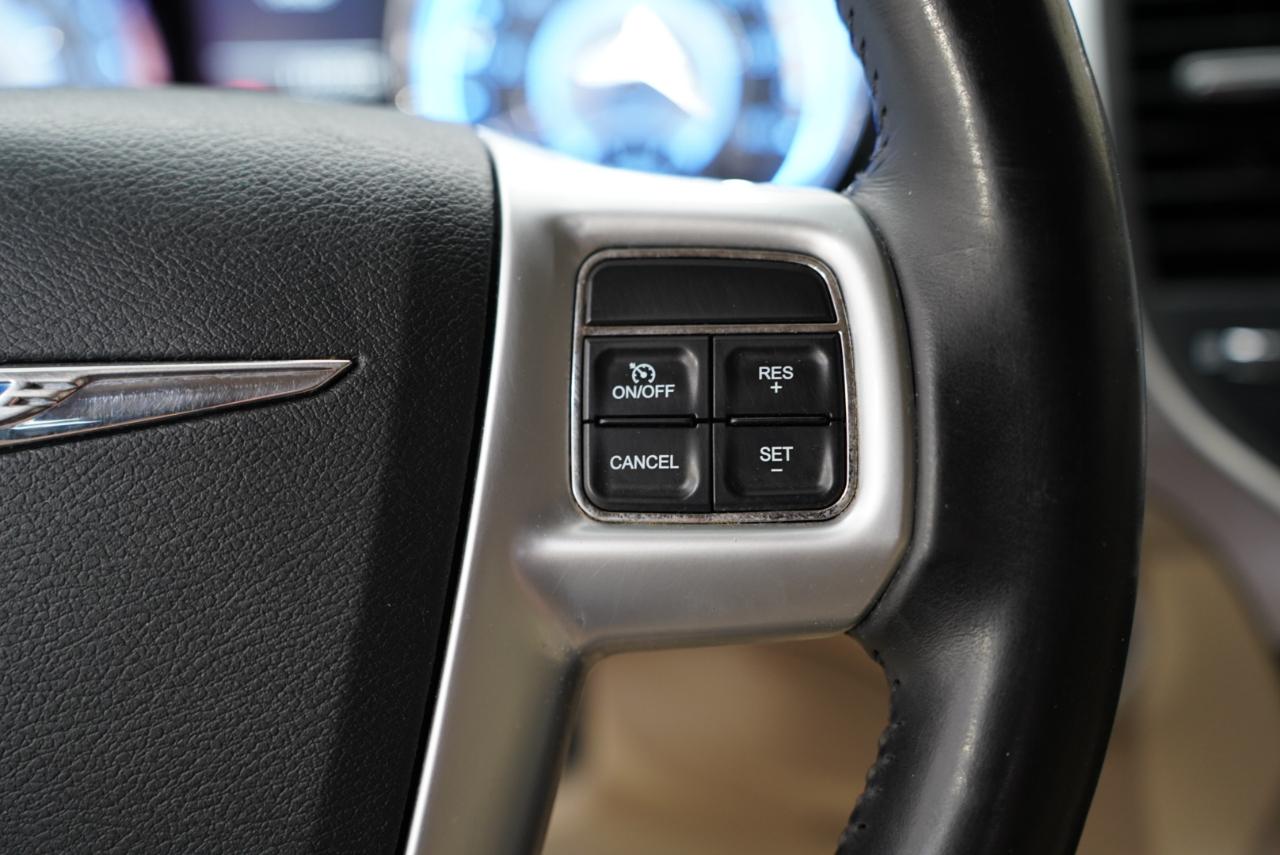 Chrysler 300 4dr Sdn Limited RWD 2011