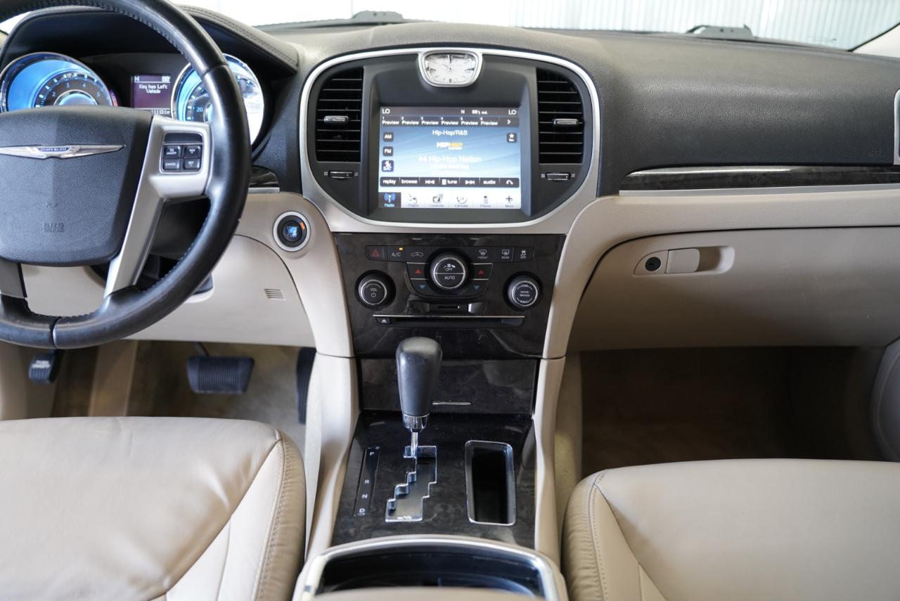 Chrysler 300 4dr Sdn Limited RWD 2011