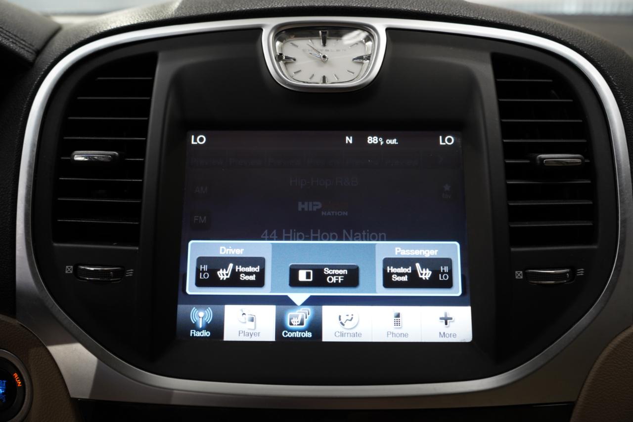 Chrysler 300 4dr Sdn Limited RWD 2011