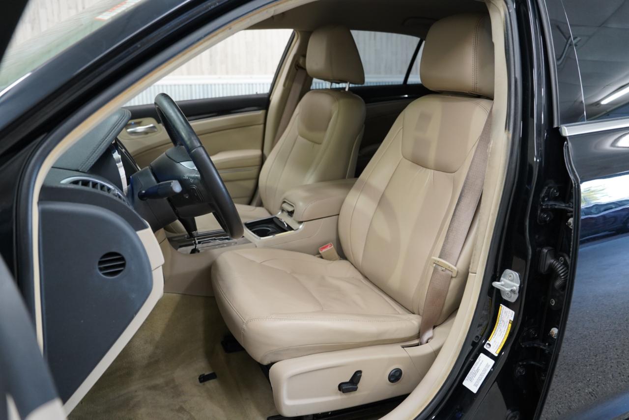 Chrysler 300 4dr Sdn Limited RWD 2011