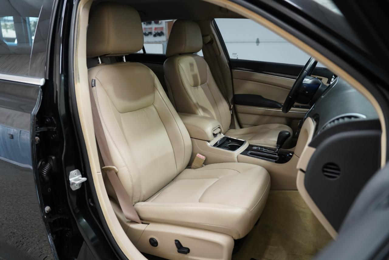 Chrysler 300 4dr Sdn Limited RWD 2011