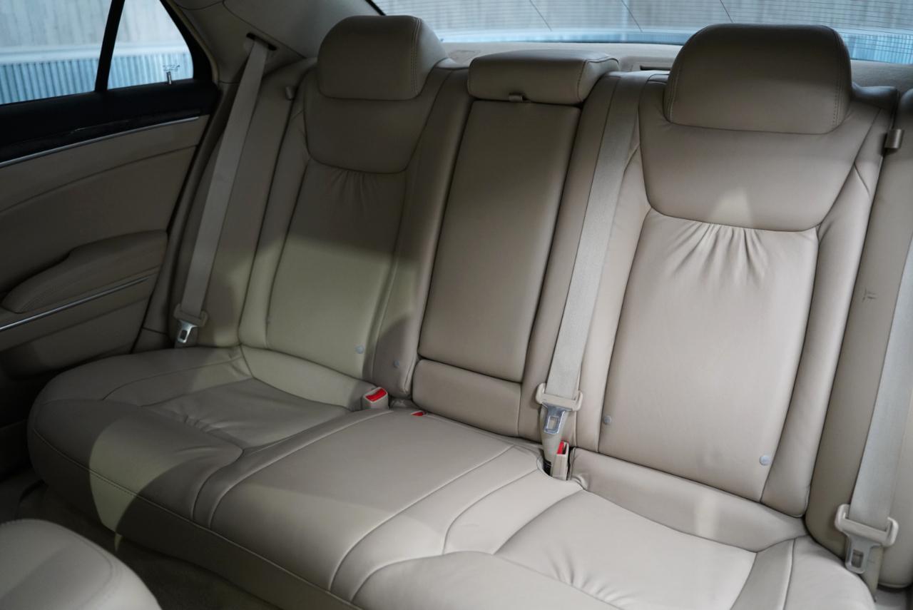 Chrysler 300 4dr Sdn Limited RWD 2011