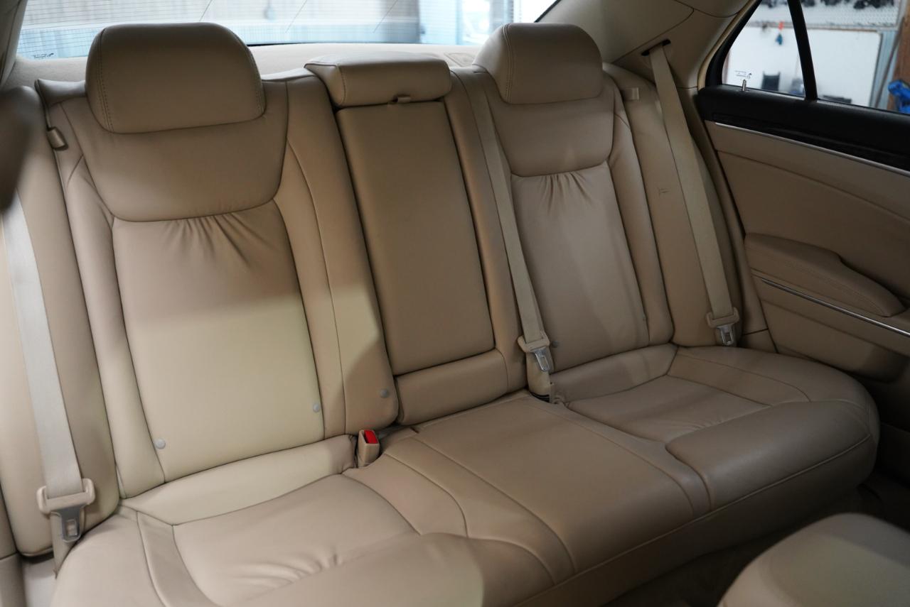 Chrysler 300 4dr Sdn Limited RWD 2011
