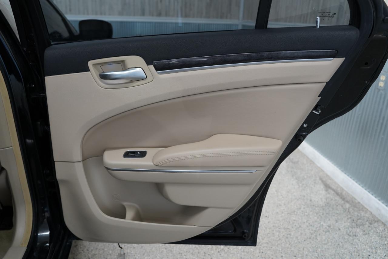 Chrysler 300 4dr Sdn Limited RWD 2011