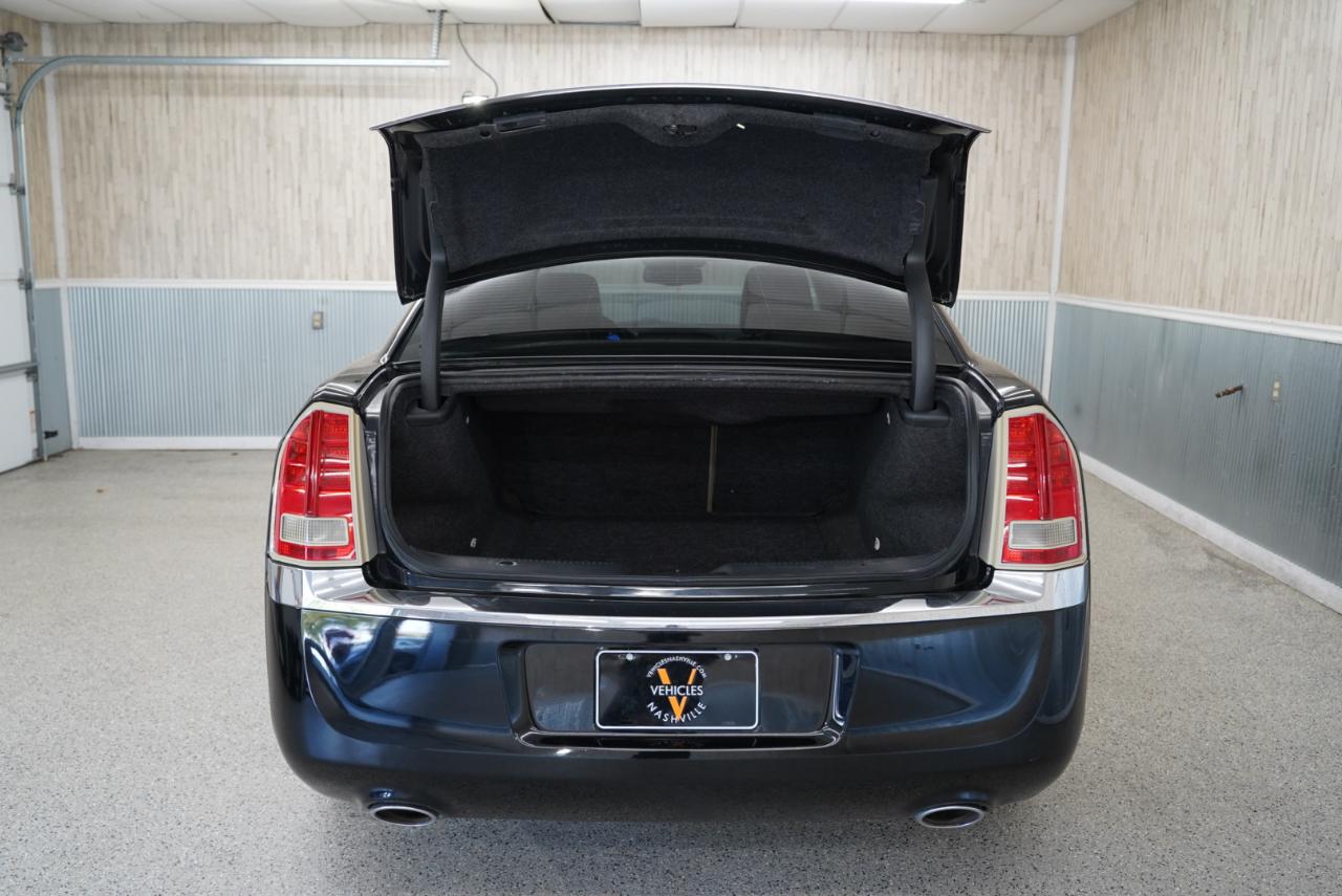 Chrysler 300 4dr Sdn Limited RWD 2011