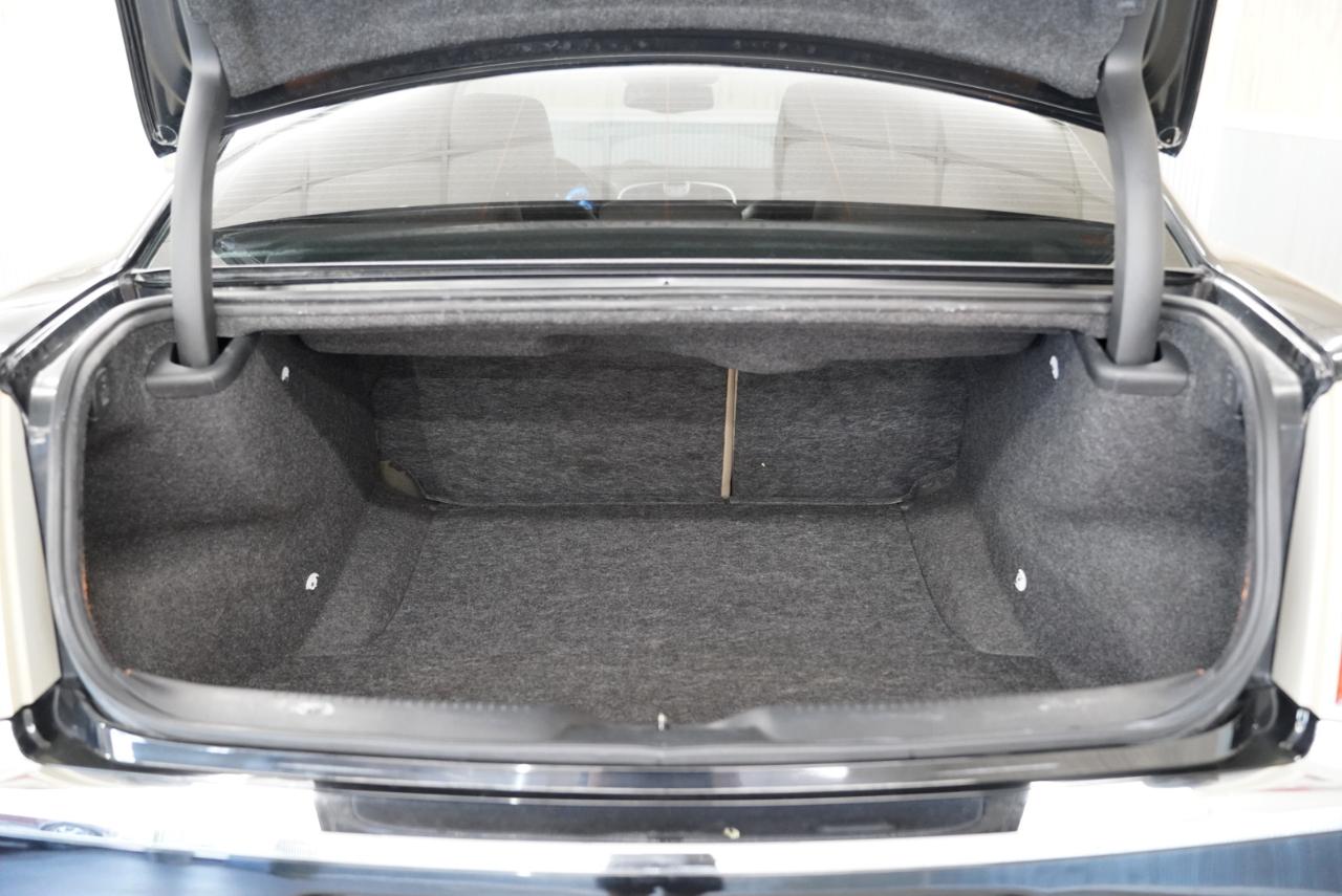 Chrysler 300 4dr Sdn Limited RWD 2011