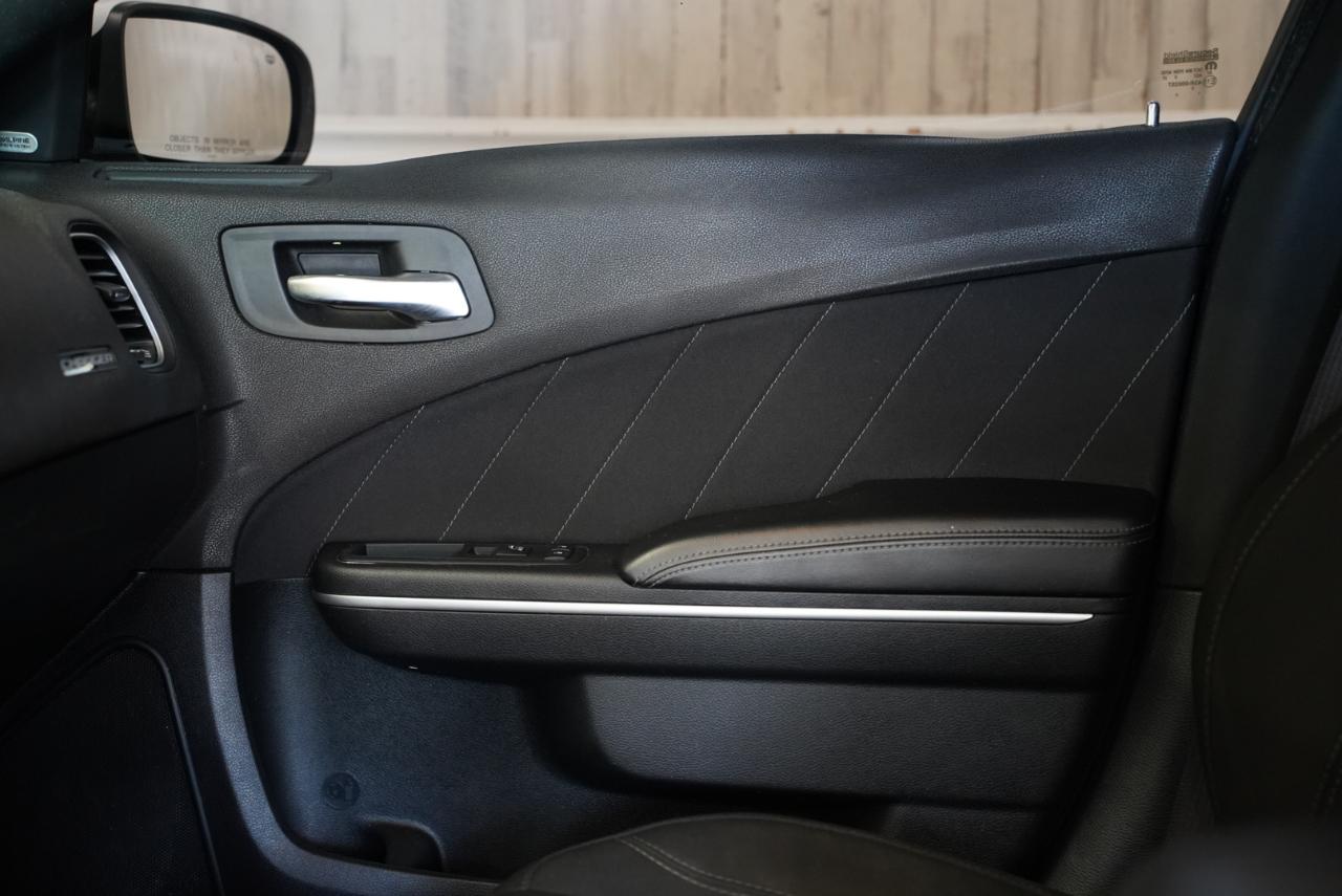 Dodge Charger photo 29