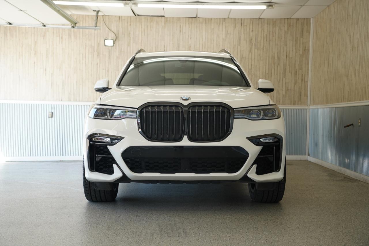 BMW X7 M50i Sports Activity Vehicle 2021