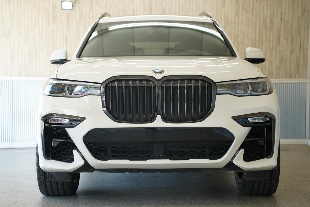 BMW X7 M50i Sports Activity Vehicle 2021