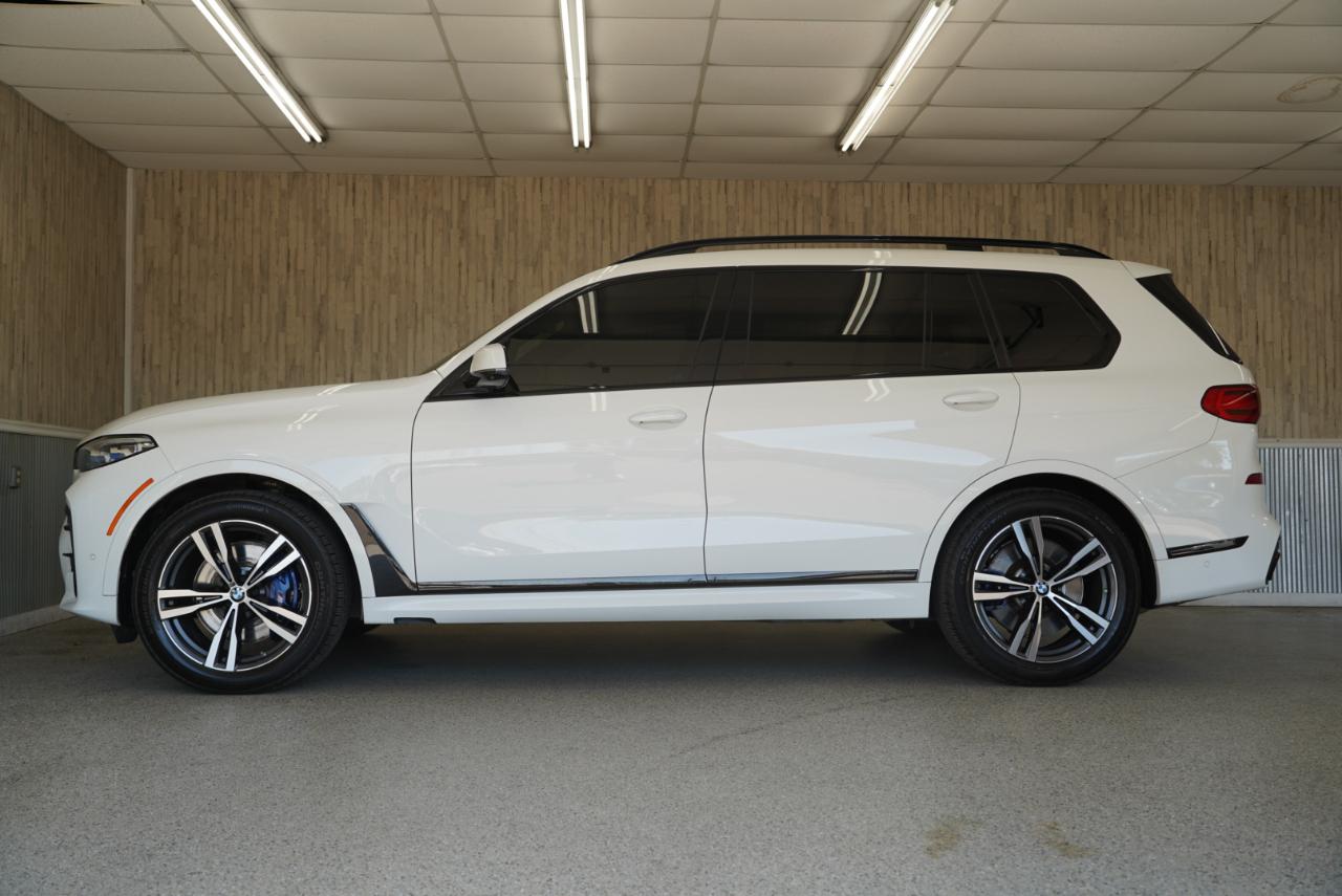 BMW X7 M50i Sports Activity Vehicle 2021