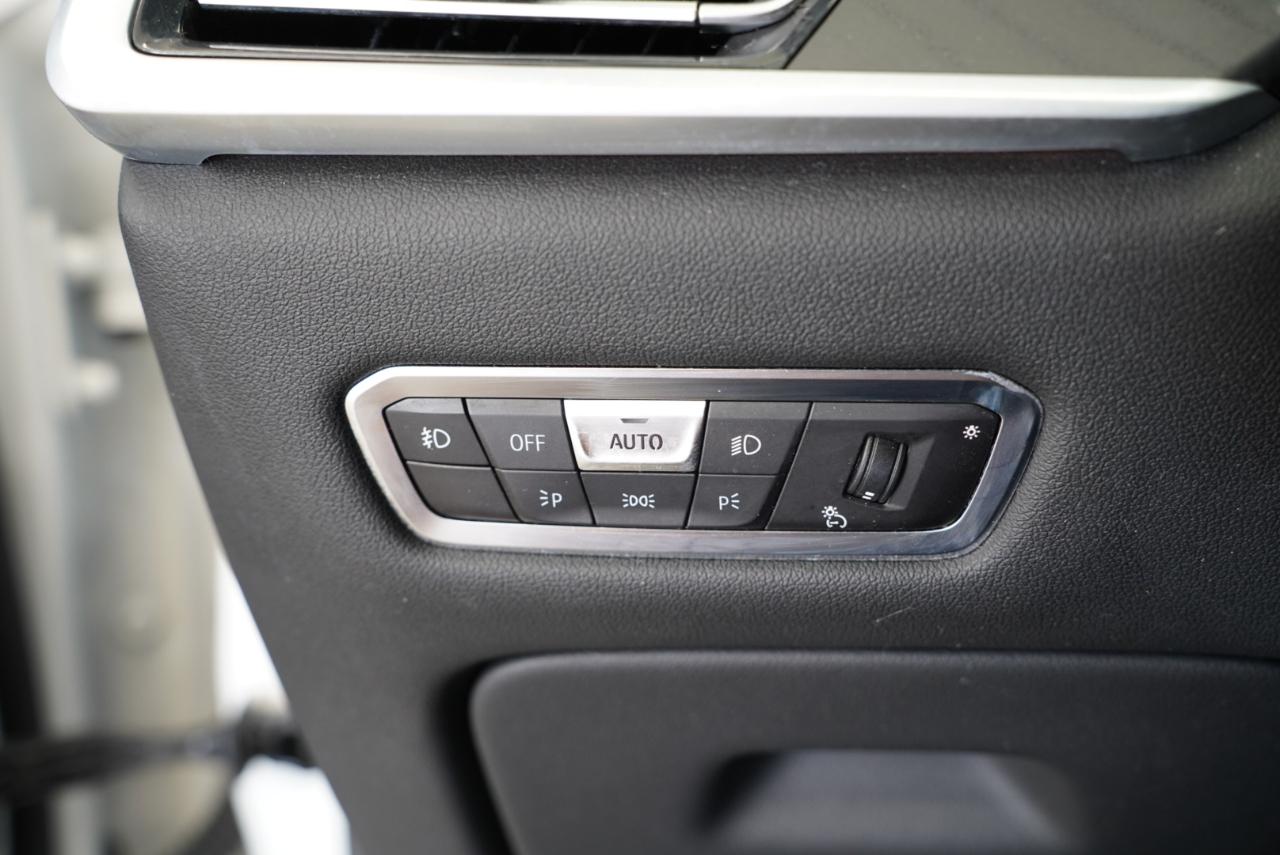 BMW X7 M50i Sports Activity Vehicle 2021