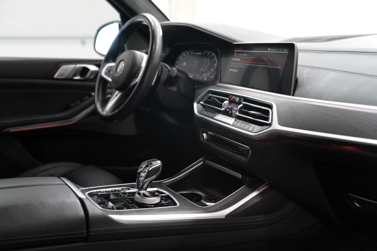 BMW X7 M50i Sports Activity Vehicle 2021