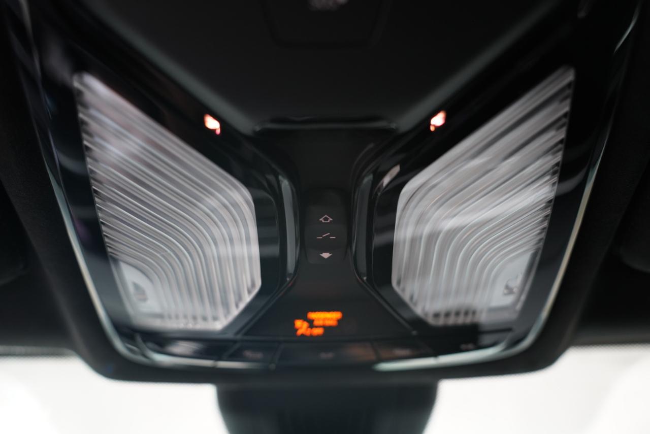 BMW X7 M50i Sports Activity Vehicle 2021