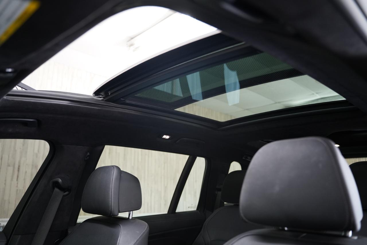 BMW X7 M50i Sports Activity Vehicle 2021
