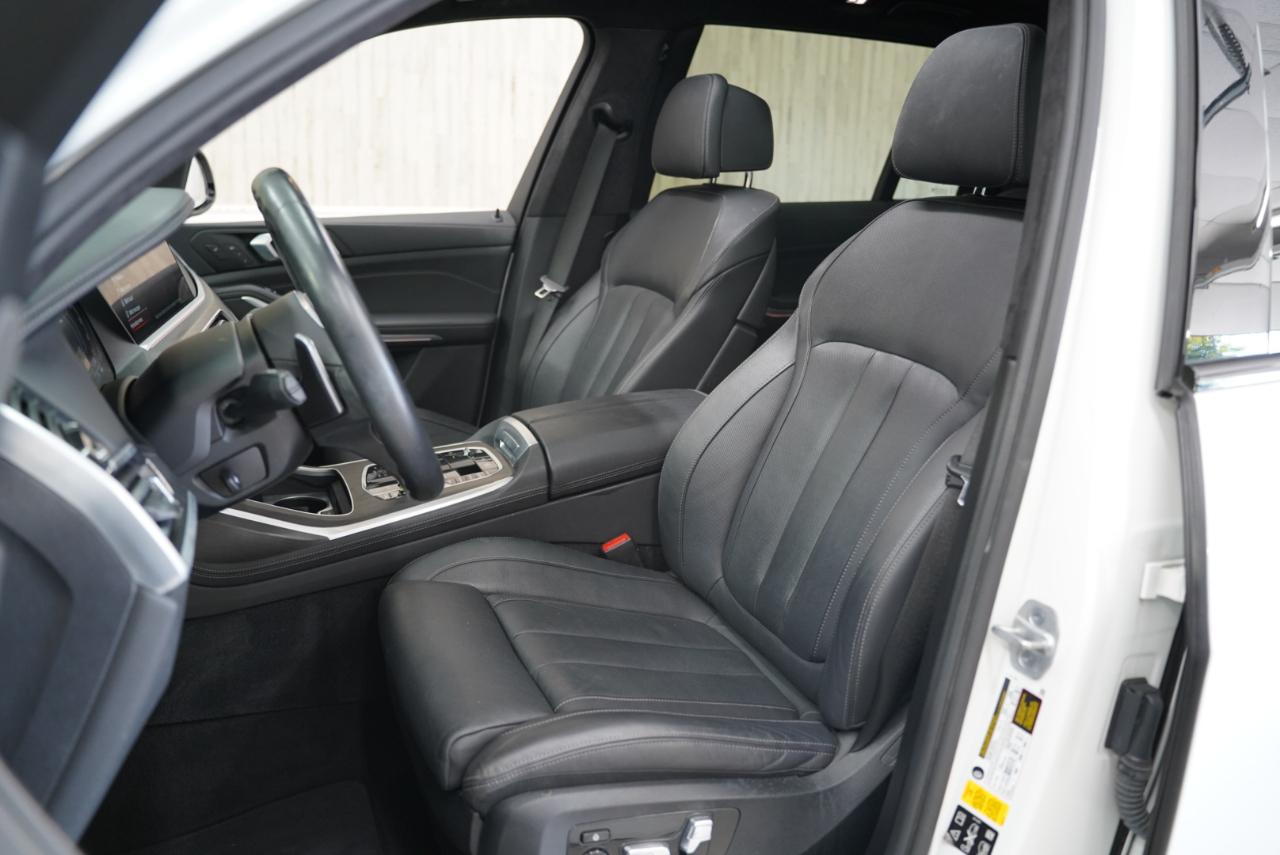 BMW X7 M50i Sports Activity Vehicle 2021