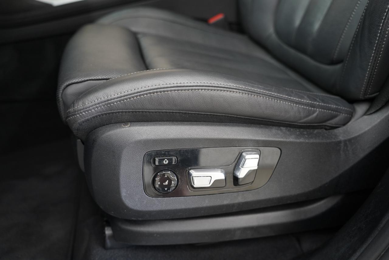 BMW X7 M50i Sports Activity Vehicle 2021